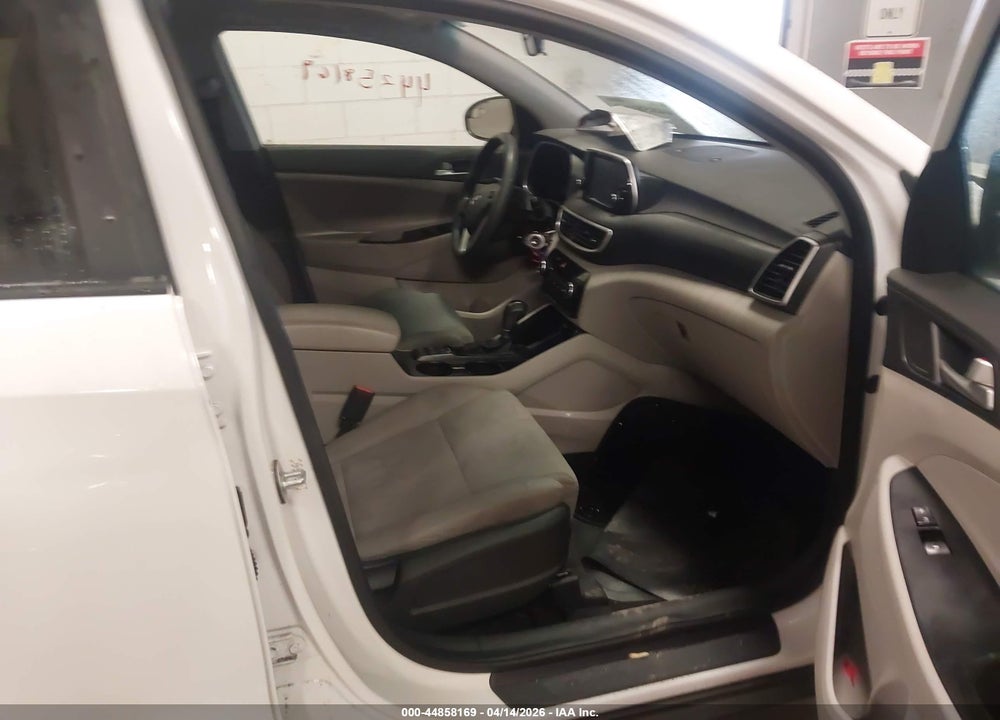2019 HYUNDAI TUCSON SE VIN: KM8J2CA44KU907407