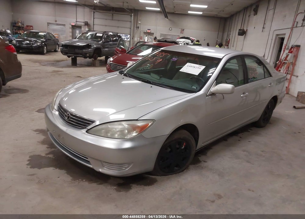 2002 TOYOTA CAMRY LE VIN: JTDBE32K220084917