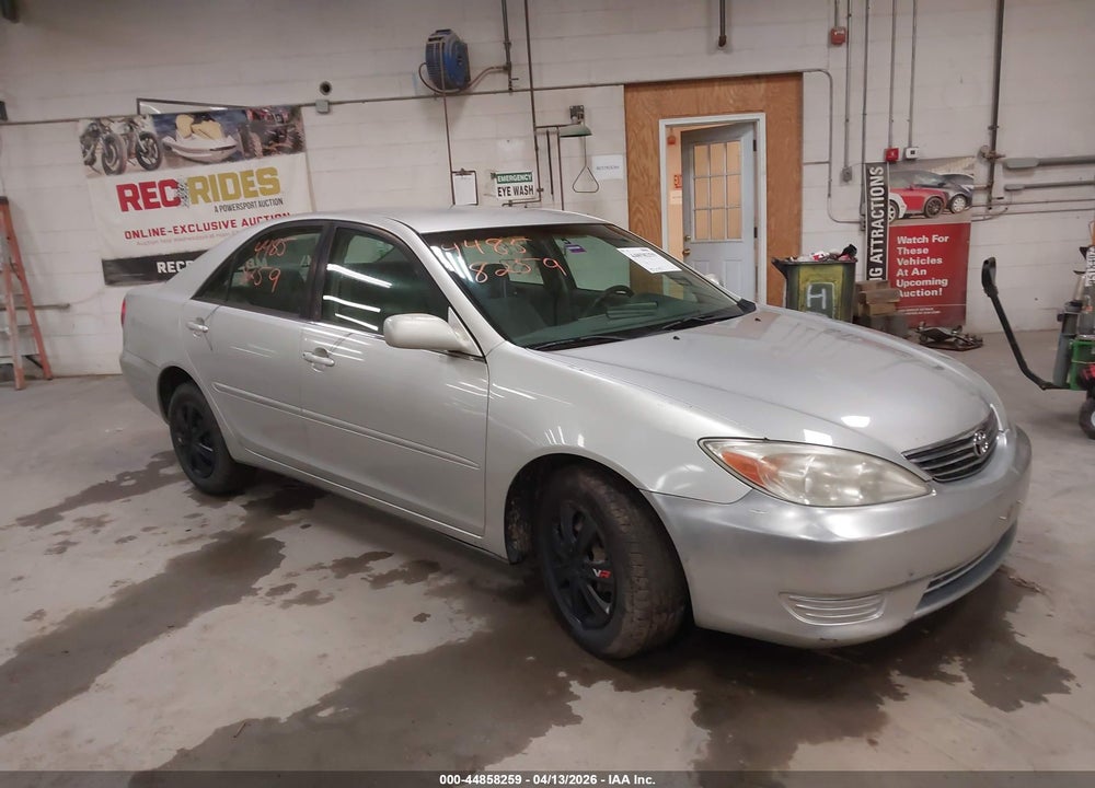 2002 TOYOTA CAMRY LE VIN: JTDBE32K220084917