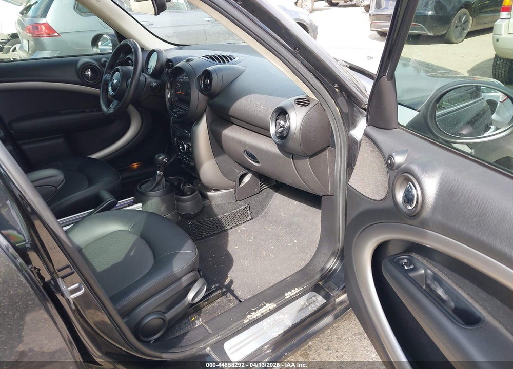 2016 MINI COUNTRYMAN COOPER VIN: WMWZB3C55GWR49235