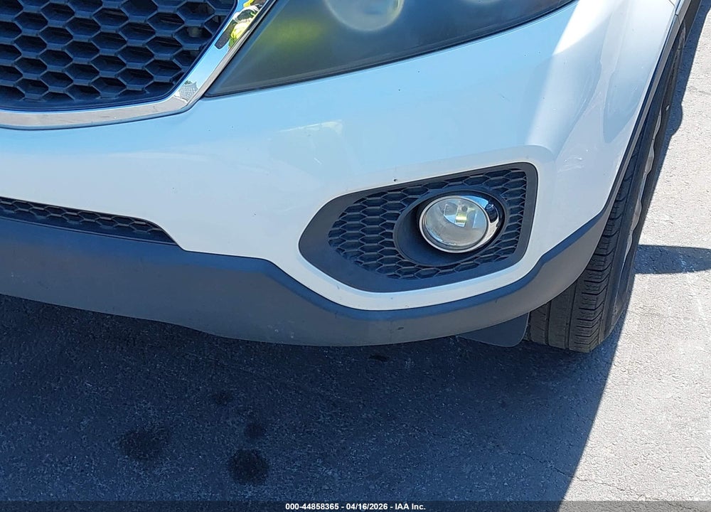 2011 KIA SORENTO LX VIN: 5XYKT4A14BG013412