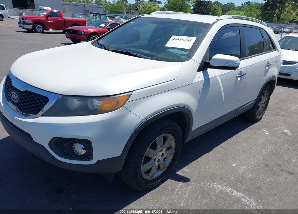 2011 KIA SORENTO LX VIN: 5XYKT4A14BG013412