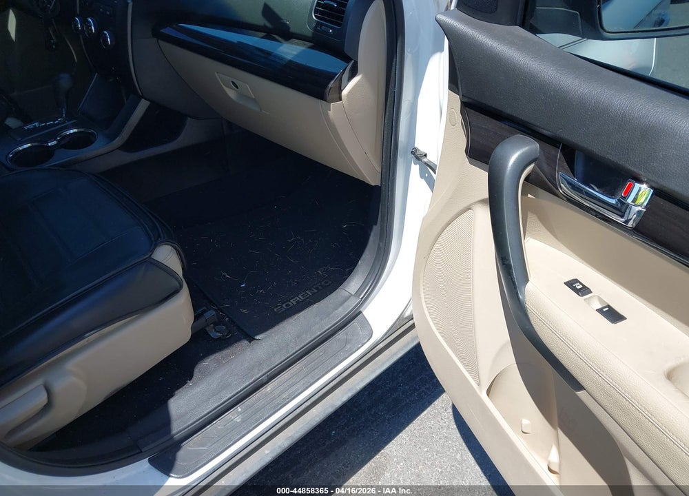 2011 KIA SORENTO LX VIN: 5XYKT4A14BG013412
