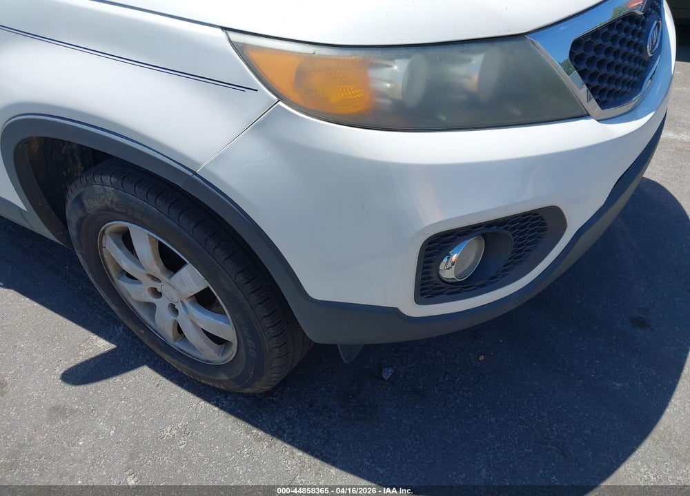 2011 KIA SORENTO LX VIN: 5XYKT4A14BG013412
