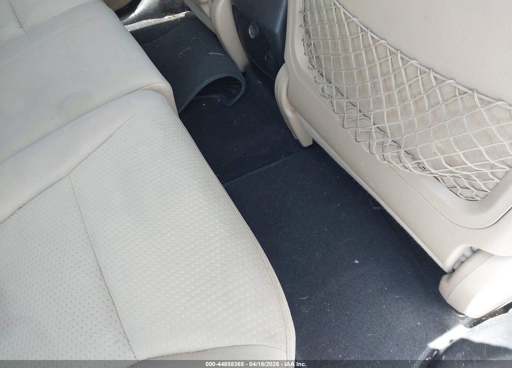 2011 KIA SORENTO LX VIN: 5XYKT4A14BG013412