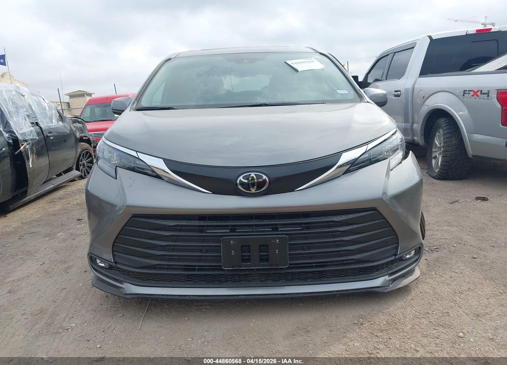 2026 TOYOTA SIENNA XLE VIN: 5TDYRKEC1TS299782
