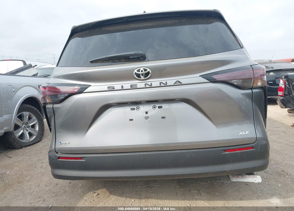 2026 TOYOTA SIENNA XLE VIN: 5TDYRKEC1TS299782