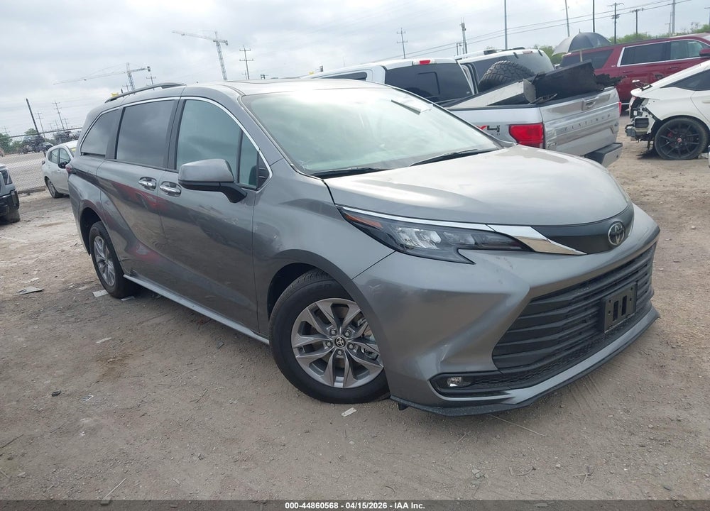 2026 TOYOTA SIENNA XLE VIN: 5TDYRKEC1TS299782