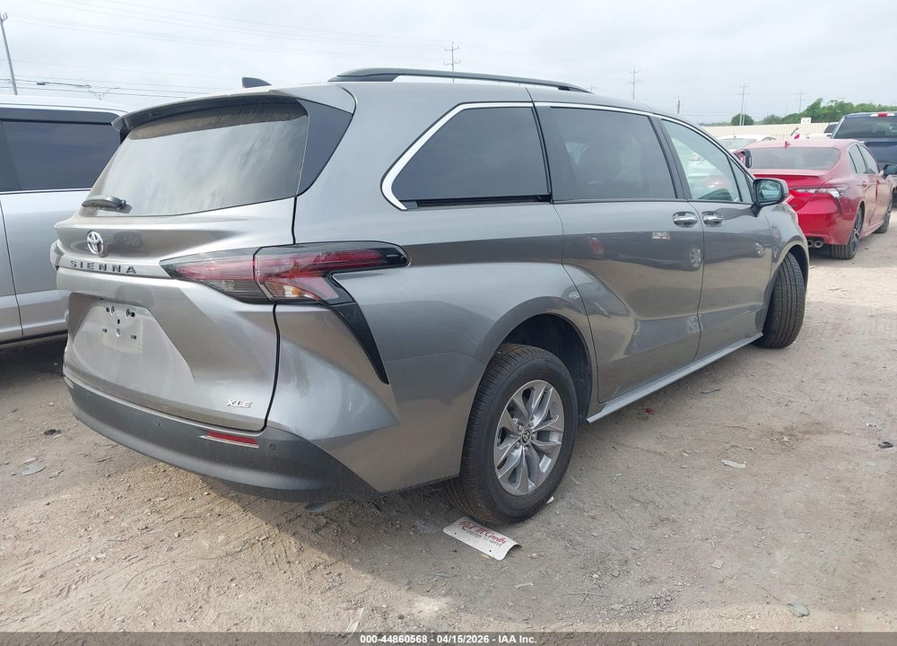 2026 TOYOTA SIENNA XLE VIN: 5TDYRKEC1TS299782