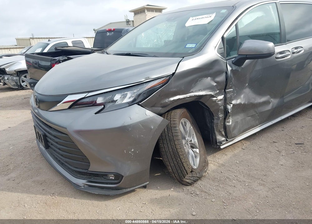 2026 TOYOTA SIENNA XLE VIN: 5TDYRKEC1TS299782