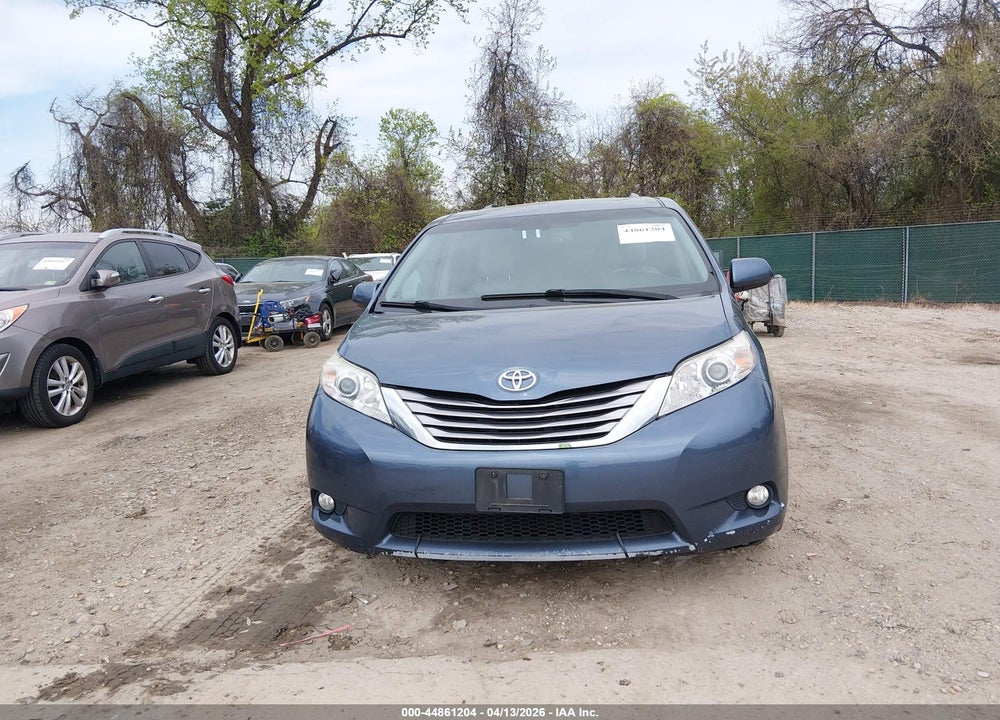 2017 TOYOTA SIENNA XLE 8 PASSENGER VIN: 5TDYZ3DC5HS813213