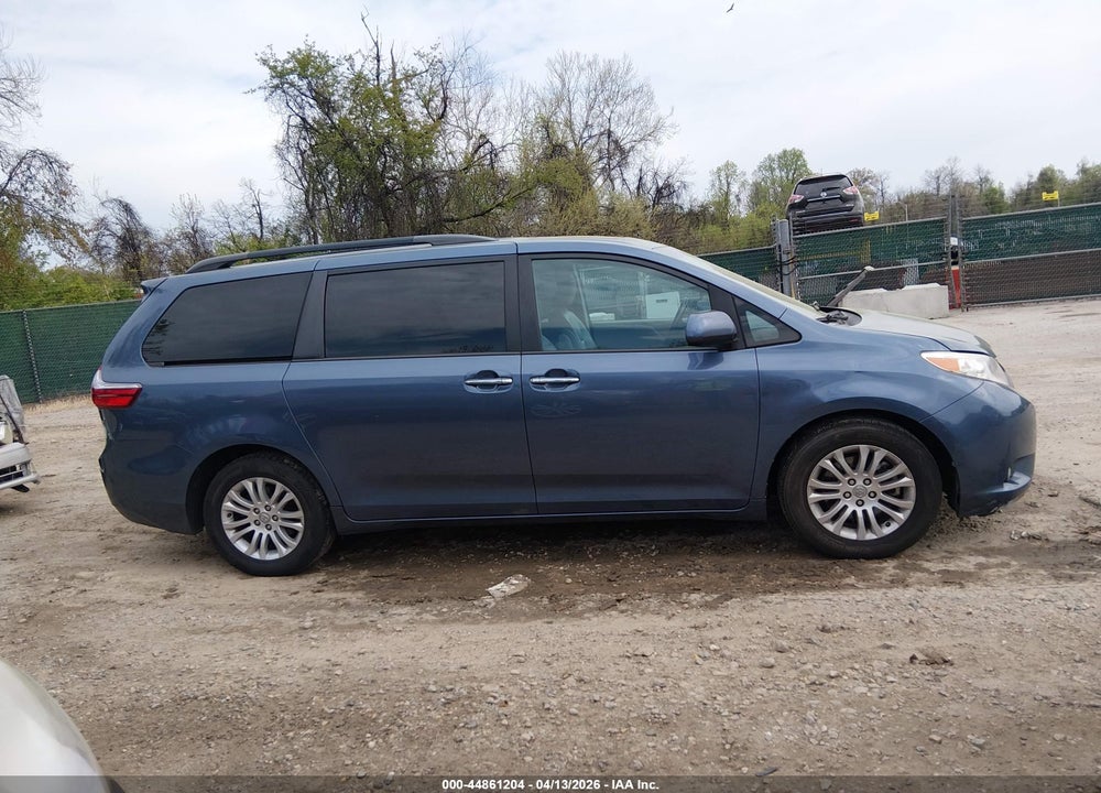 2017 TOYOTA SIENNA XLE 8 PASSENGER VIN: 5TDYZ3DC5HS813213