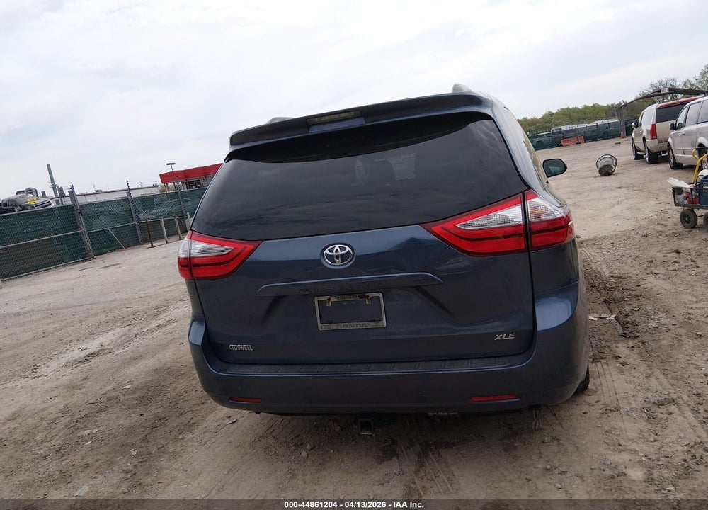 2017 TOYOTA SIENNA XLE 8 PASSENGER VIN: 5TDYZ3DC5HS813213