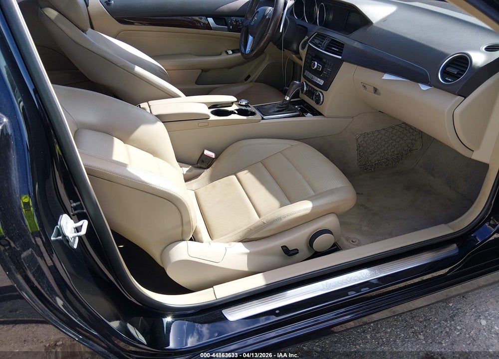 2014 MERCEDES-BENZ C 250 VIN: WDDGJ4HB1EG254863
