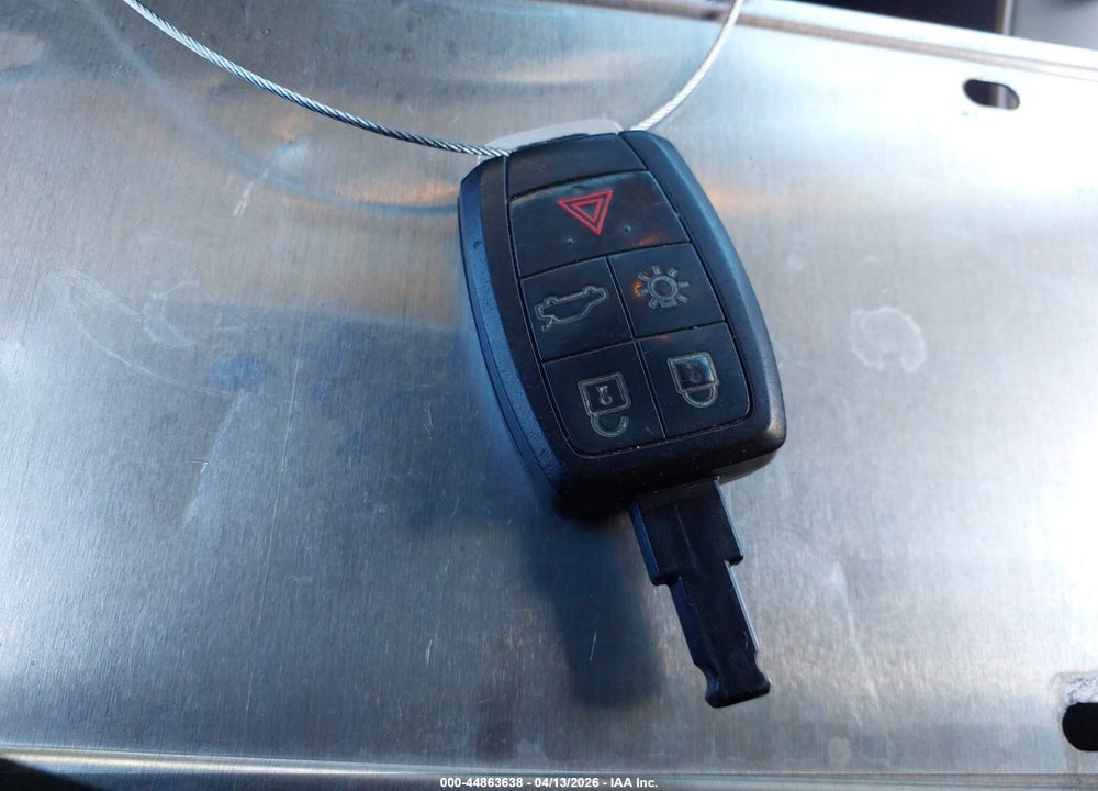 2011 VOLVO C70 T5 VIN: YV1672MCXBJ118523
