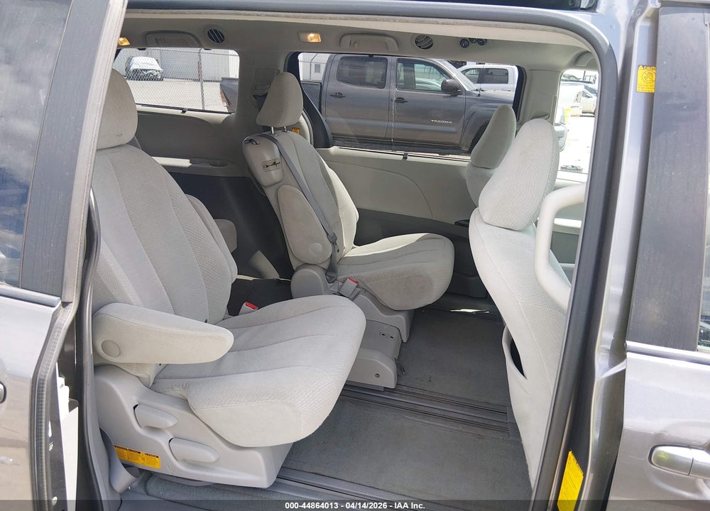 2011 TOYOTA SIENNA LE V6 VIN: 5TDKK3DCXBS053359