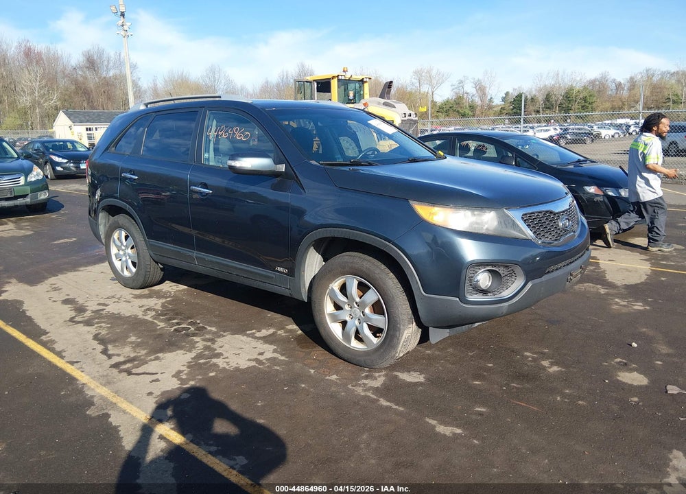 2011 KIA SORENTO LX VIN: 5XYKTDA16BG033550