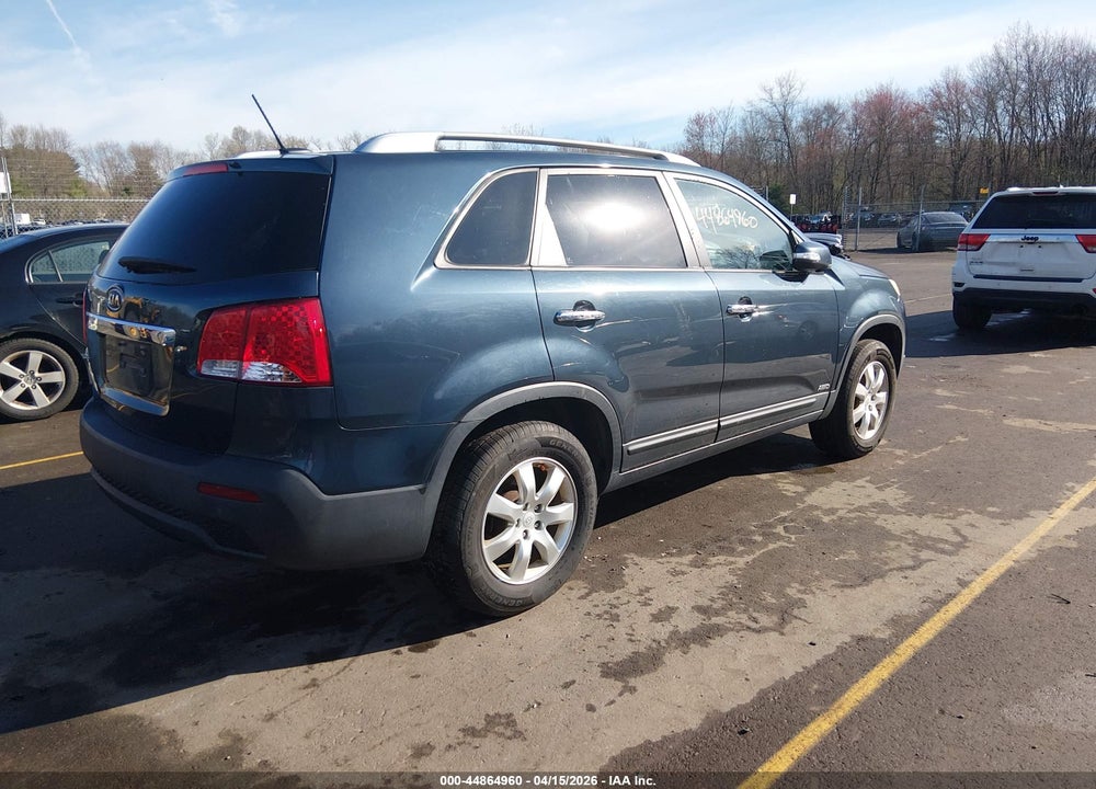 2011 KIA SORENTO LX VIN: 5XYKTDA16BG033550