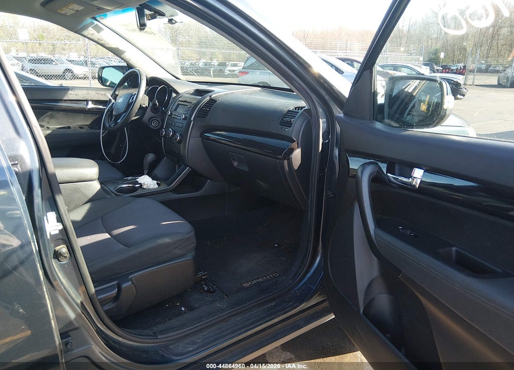 2011 KIA SORENTO LX VIN: 5XYKTDA16BG033550