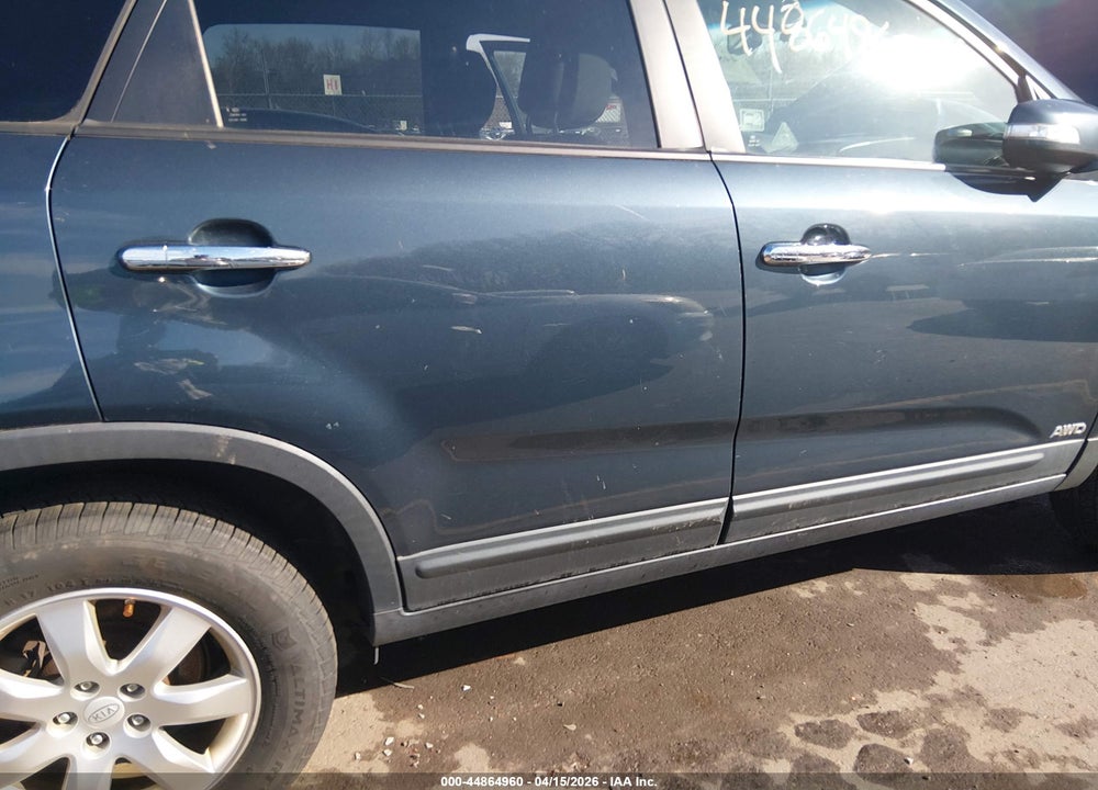 2011 KIA SORENTO LX VIN: 5XYKTDA16BG033550
