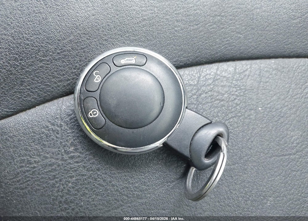 2010 MINI COOPER VIN: WMWMF3C58ATZ64061