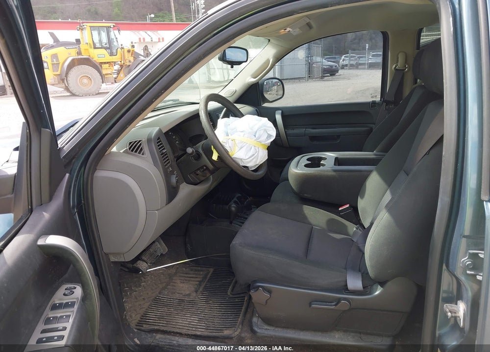 2011 CHEVROLET SILVERADO 1500 LS VIN: 3GCPKREA1BG206084