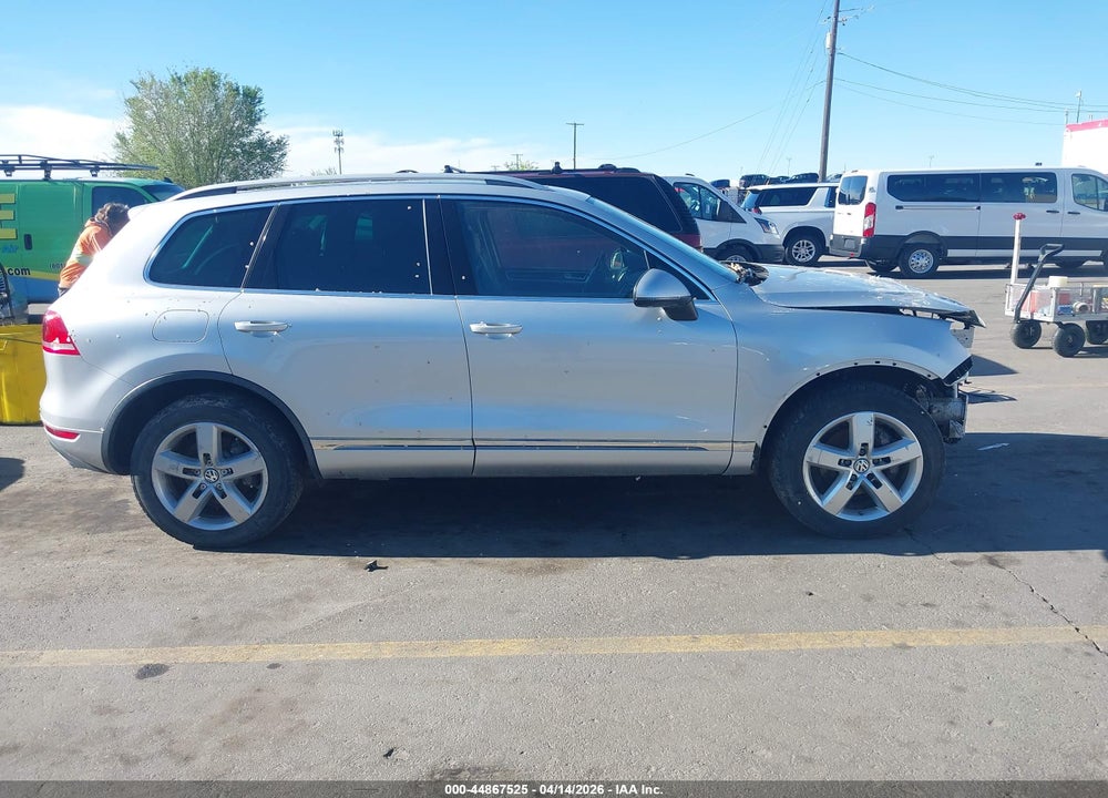 2013 VOLKSWAGEN TOUAREG TDI LUX VIN: WVGEP9BP2DD006473