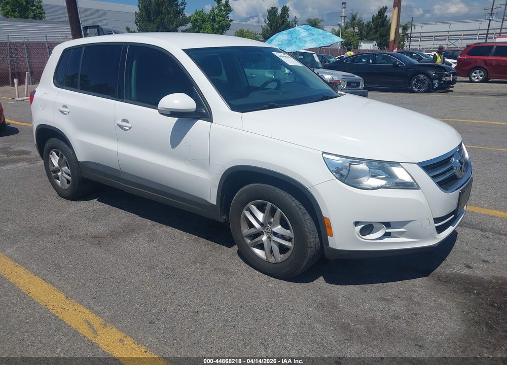2011 VOLKSWAGEN TIGUAN S VIN: WVGAV7AX1BW511187