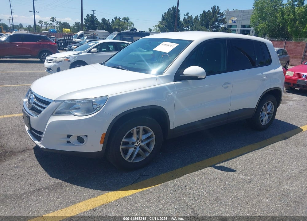 2011 VOLKSWAGEN TIGUAN S VIN: WVGAV7AX1BW511187