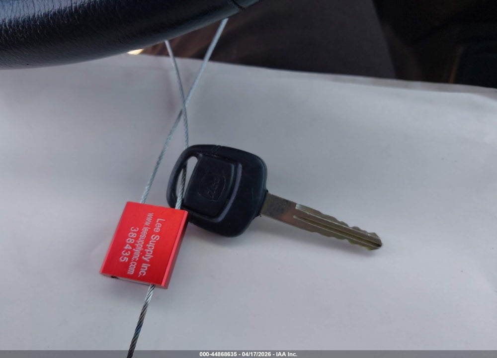 2002 NISSAN PATHFINDER SE VIN: JN8DR09X12W664593
