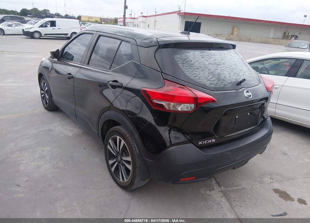 2018 NISSAN KICKS SV VIN: 3N1CP5CUXJL539026