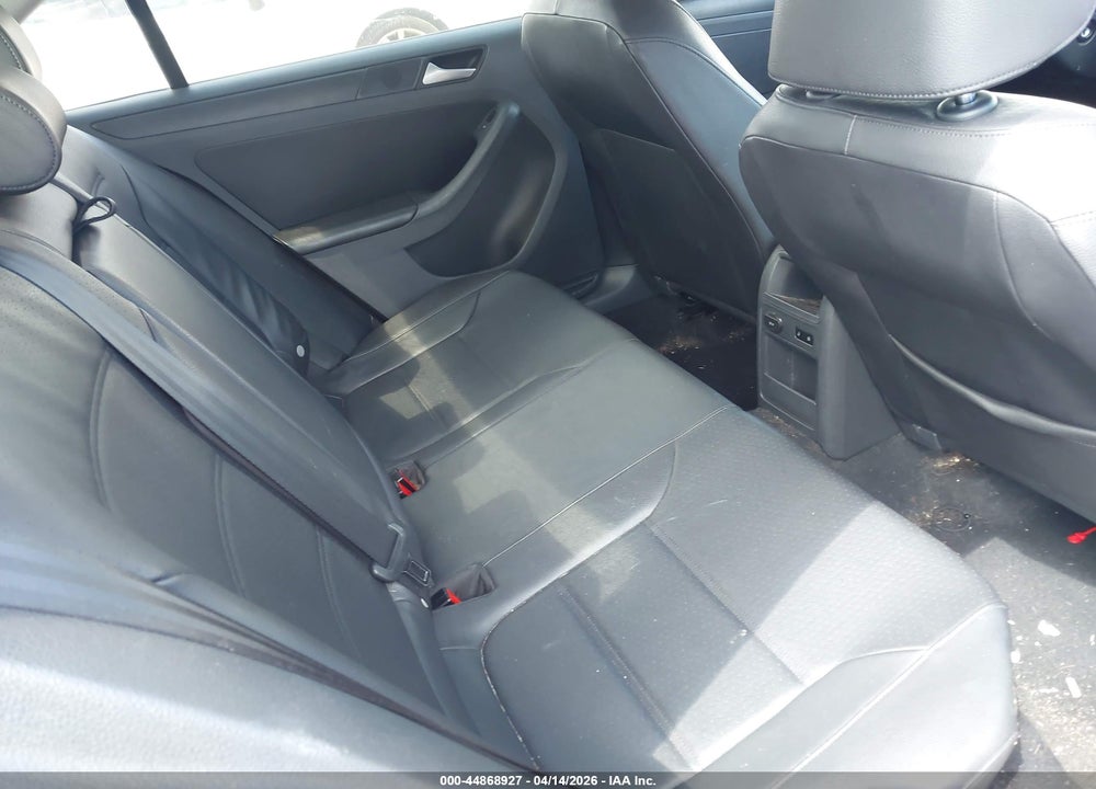 2014 VOLKSWAGEN JETTA 1.8T SE VIN: 3VWD17AJ8EM438247