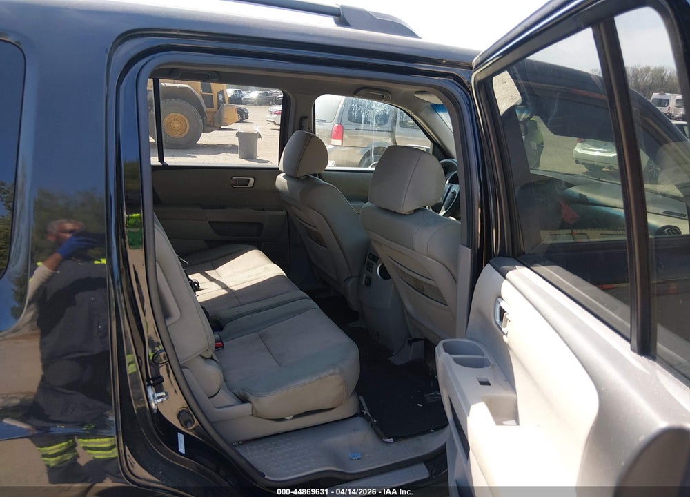 2011 HONDA PILOT EX VIN: 5FNYF4H4XBB034337