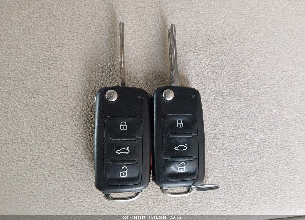 2014 VOLKSWAGEN PASSAT 2.0L TDI SE VIN: 1VWBN7A37EC062459