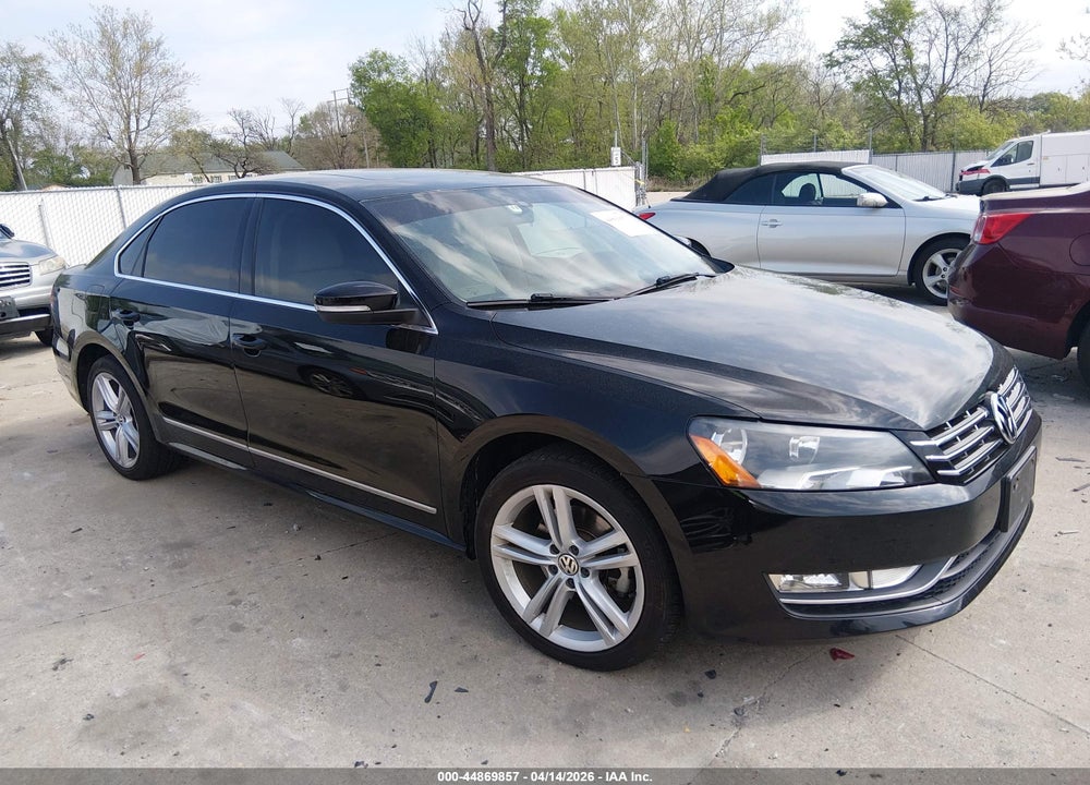 2014 VOLKSWAGEN PASSAT 2.0L TDI SE VIN: 1VWBN7A37EC062459