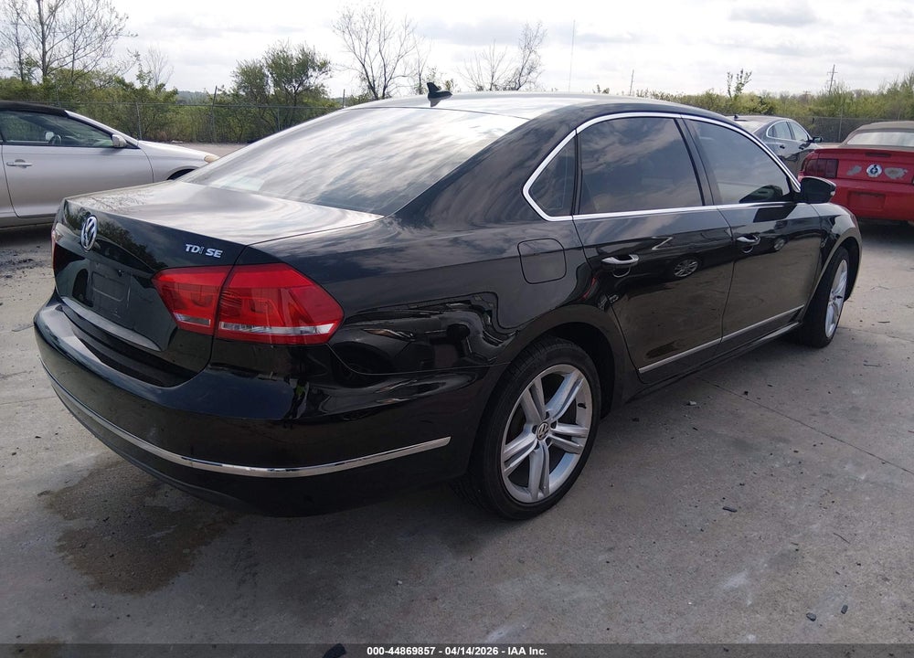 2014 VOLKSWAGEN PASSAT 2.0L TDI SE VIN: 1VWBN7A37EC062459