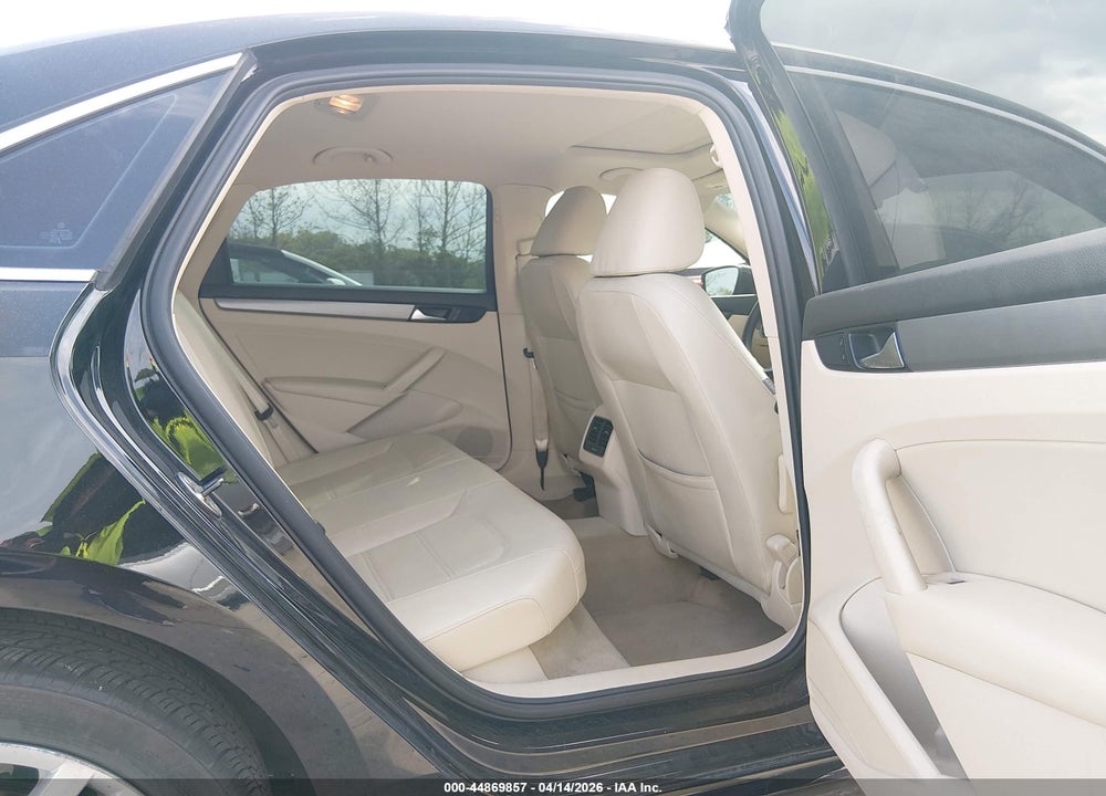 2014 VOLKSWAGEN PASSAT 2.0L TDI SE VIN: 1VWBN7A37EC062459