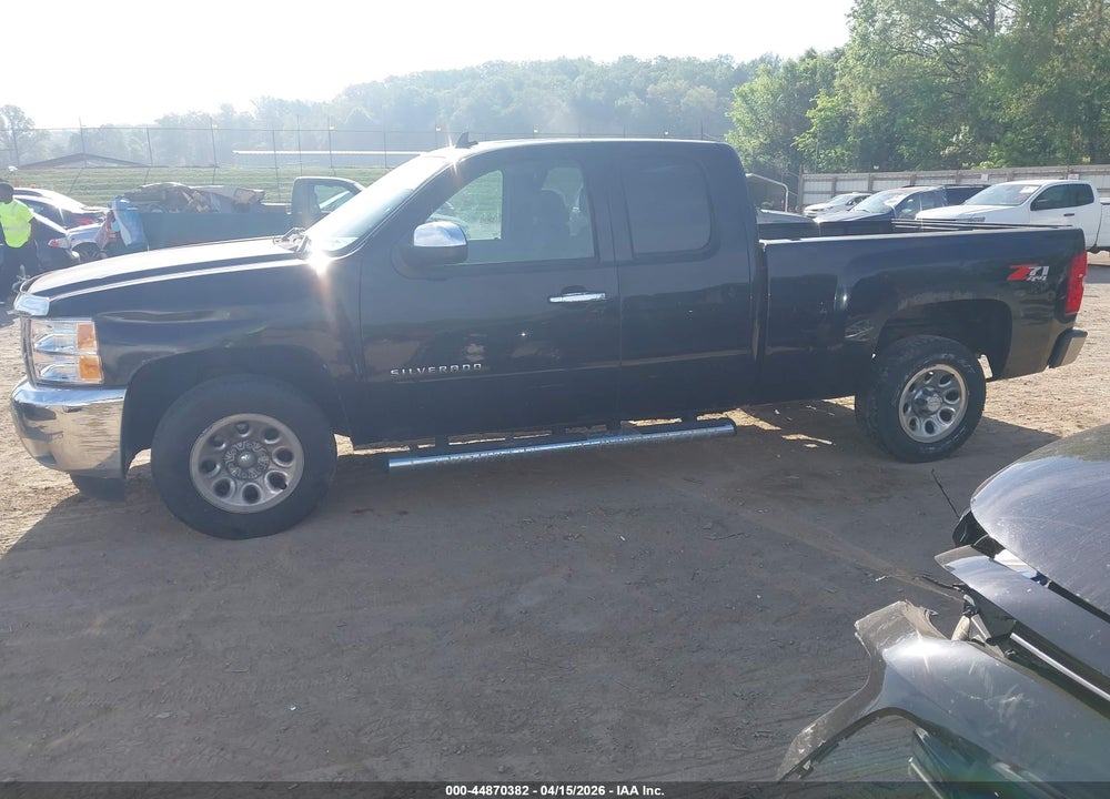 2011 CHEVROLET SILVERADO 1500 LT VIN: 1GCRKSE38BZ328023