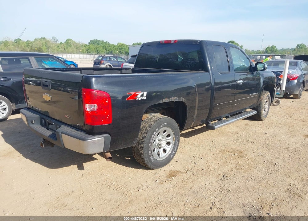 2011 CHEVROLET SILVERADO 1500 LT VIN: 1GCRKSE38BZ328023