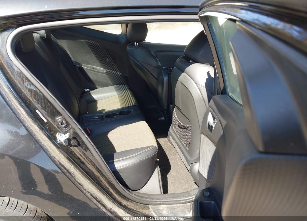 2016 HYUNDAI VELOSTER VIN: KMHTC6AD5GU251880