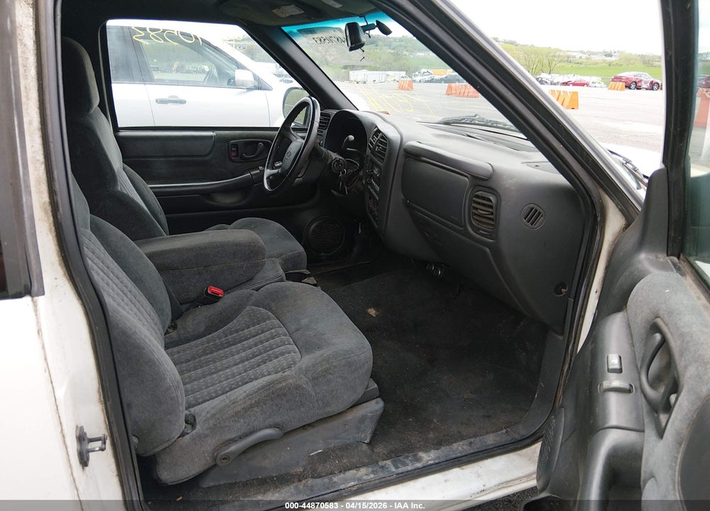 2000 CHEVROLET S-10 LS VIN: 1GCDT19W4YK142275