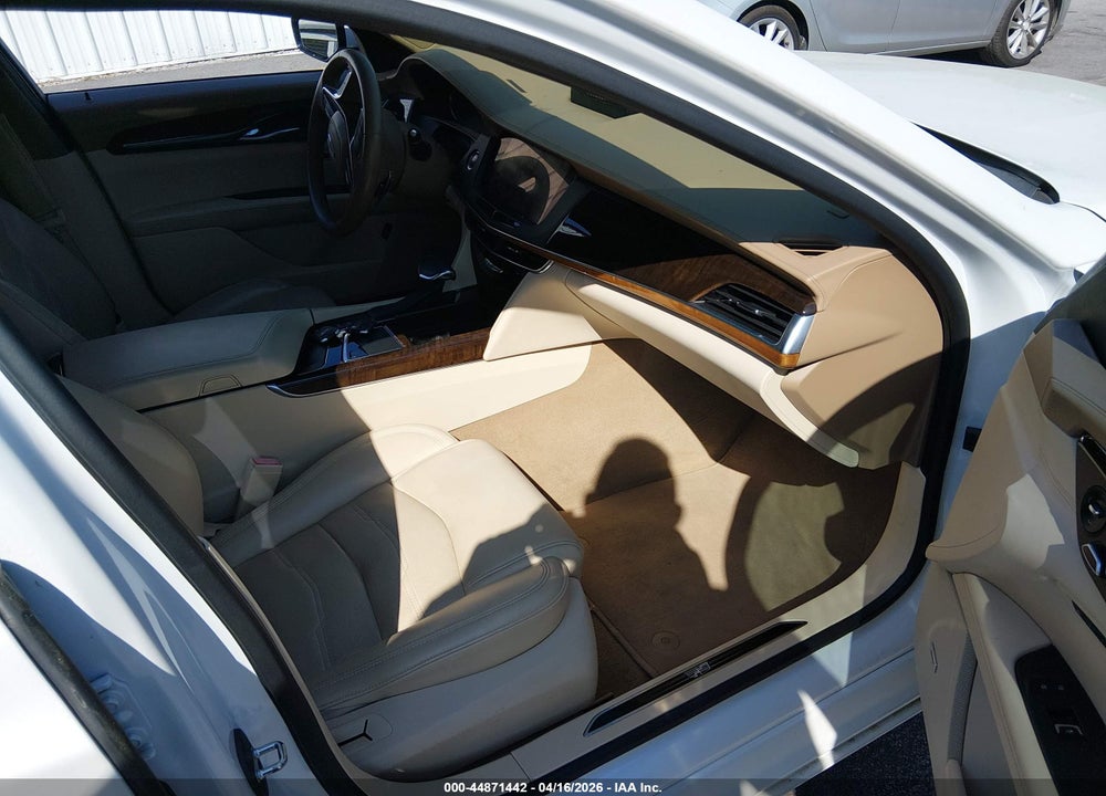 2017 CADILLAC CT6 PLATINUM VIN: 1G6KN5R68HU172993