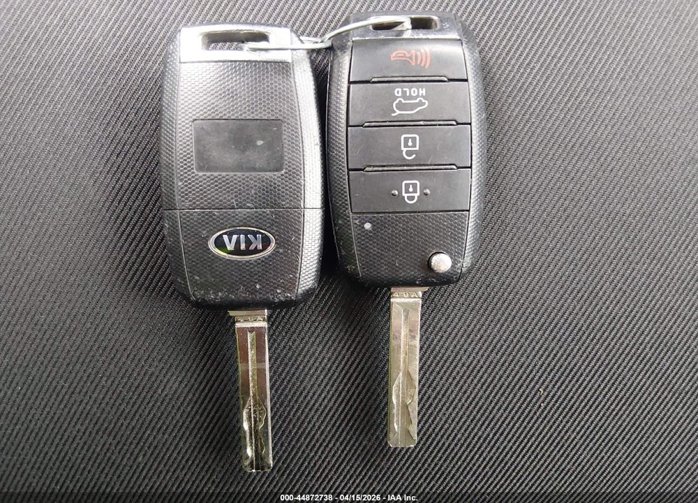 2016 KIA SOUL + VIN: KNDJP3A5XG7862252
