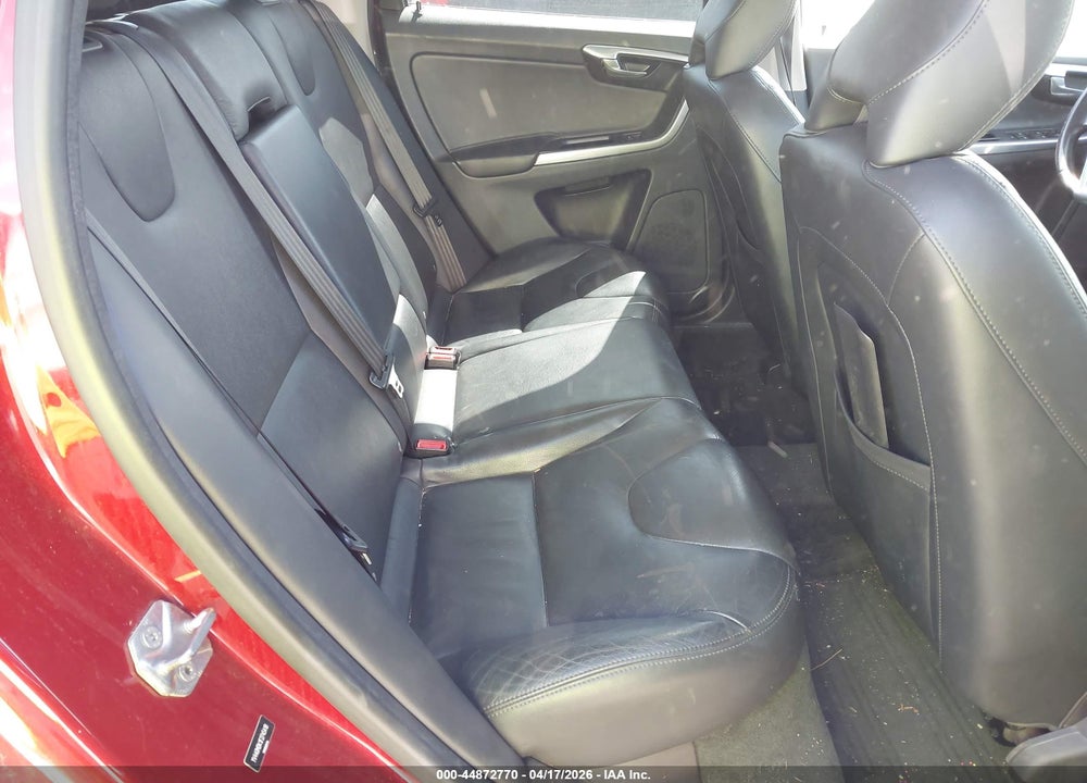 2015 VOLVO XC60 T5 PREMIER VIN: YV440MDK1F2745418