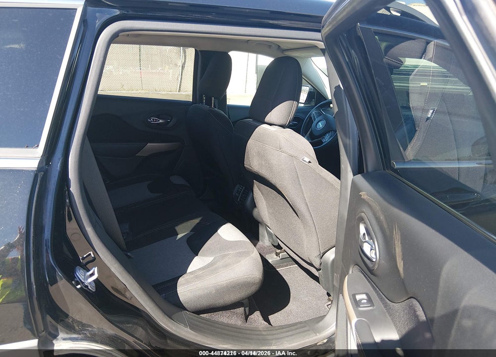 2018 JEEP CHEROKEE LATITUDE 4X4 VIN: 1C4PJMCB5JD528577