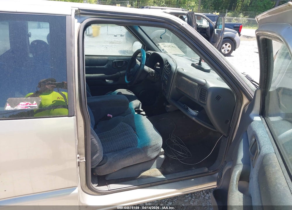2000 CHEVROLET S-10 LS VIN: 1GCCS1948YK124973