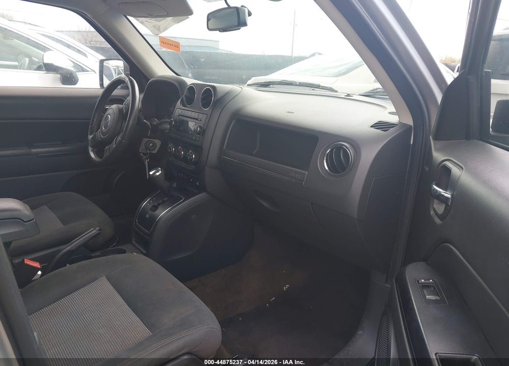 2016 JEEP PATRIOT LATITUDE VIN: 1C4NJRFB8GD685738