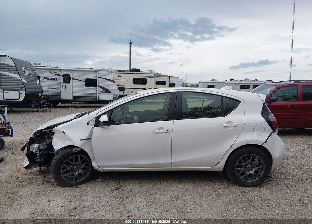 2016 TOYOTA PRIUS C TWO VIN: JTDKDTB36G1132562