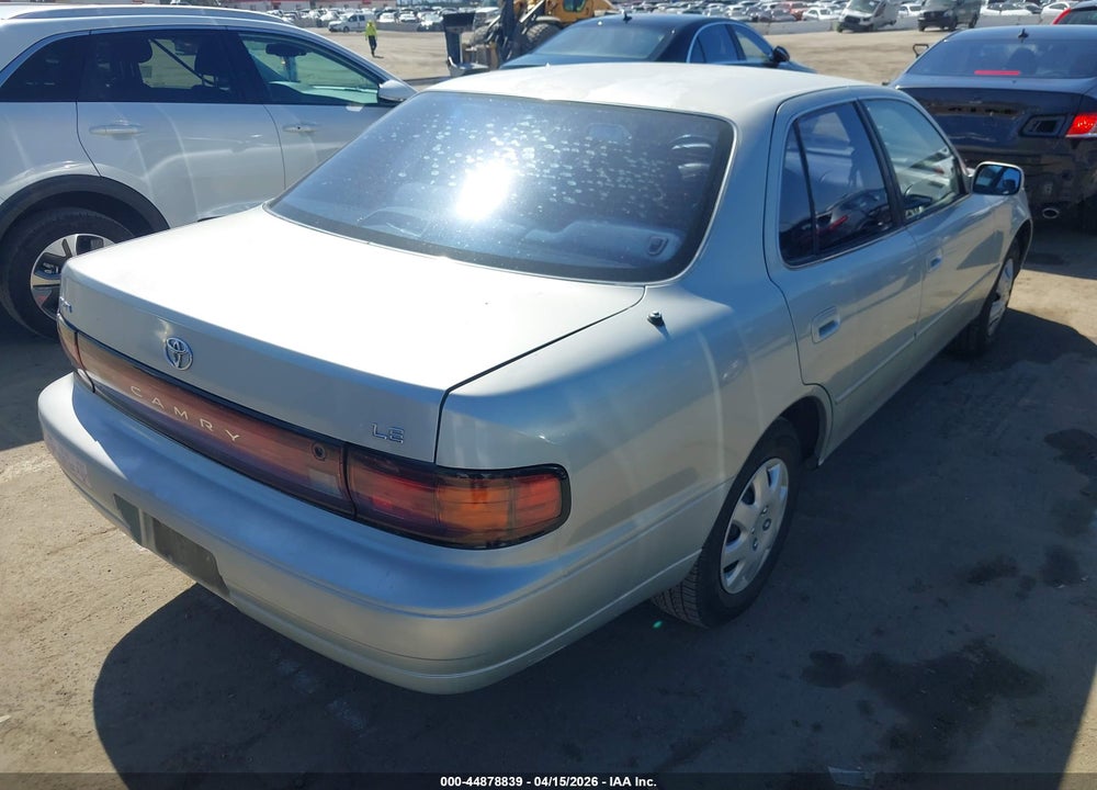 1994 TOYOTA CAMRY LE VIN: JT2SK12E0R0240639