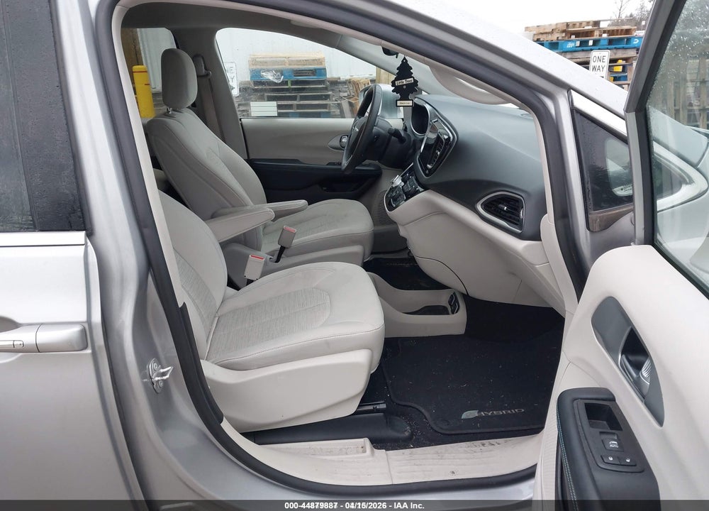 2017 CHRYSLER PACIFICA HYBRID TOURING PLUS VIN: 2C4RC1H75HR765082